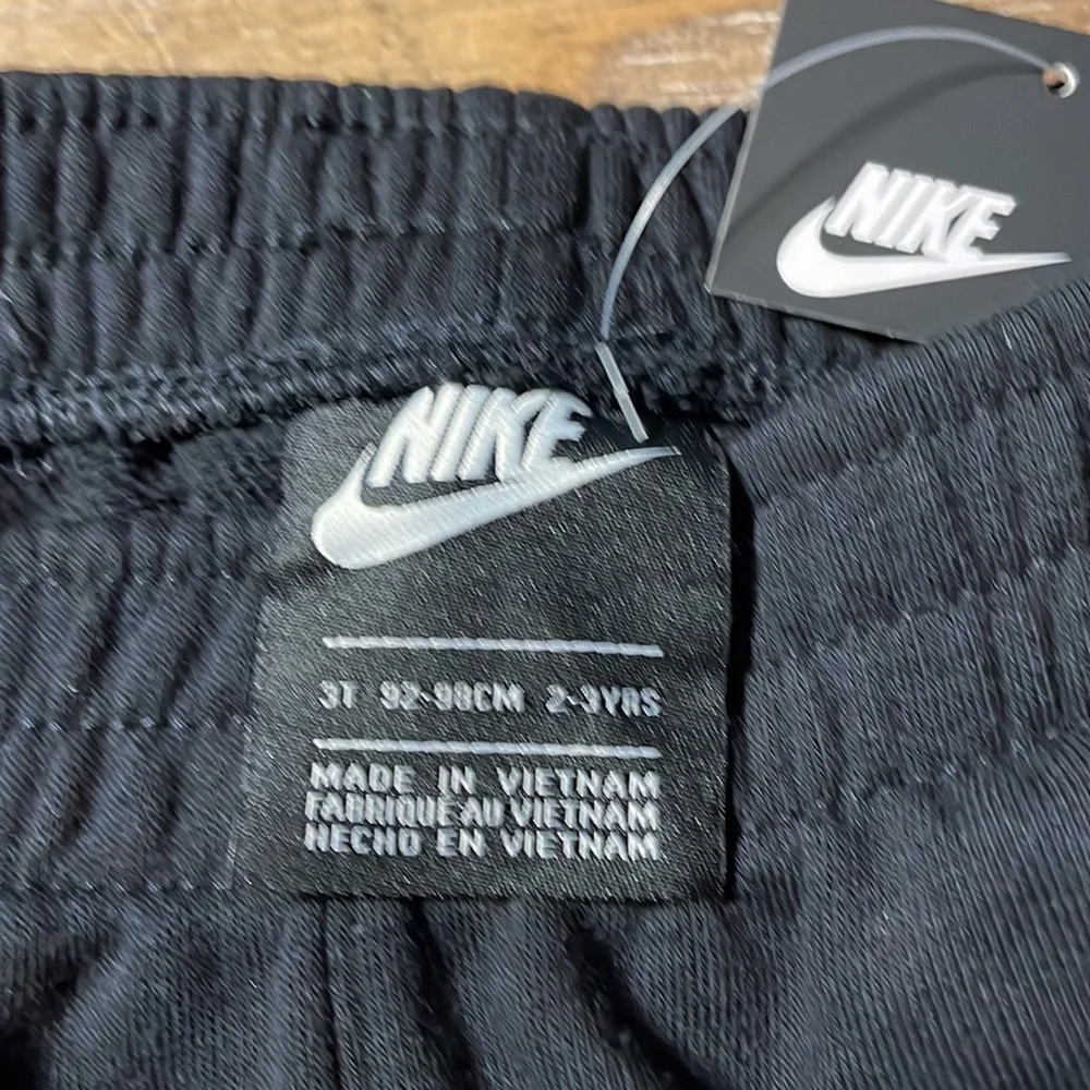 Nike shorts, brand new with tags - Picture 5 of 6